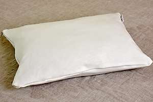 Wool travel pillow 40x30cm with removable comfort cover