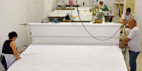 Les produits Revolana sont fabriqués artisanalement. : L'humain est au cœur de notre atelier.